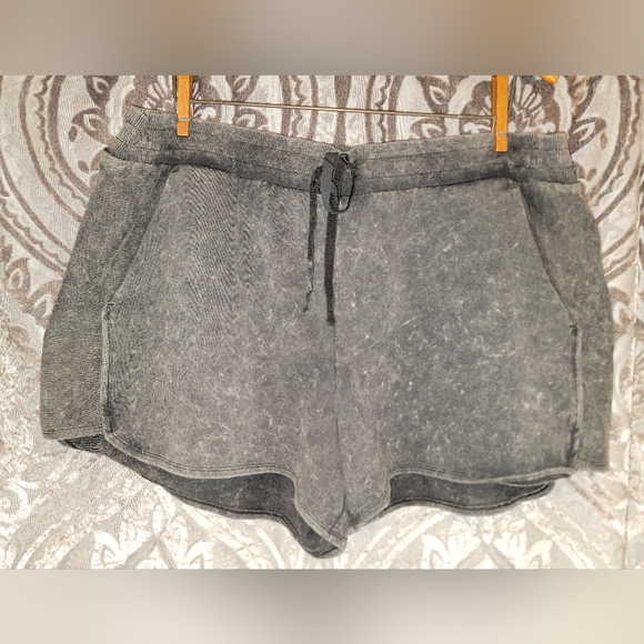 All in Motion Women's Washed Black Athletic Shorts - Picture 1 of 3